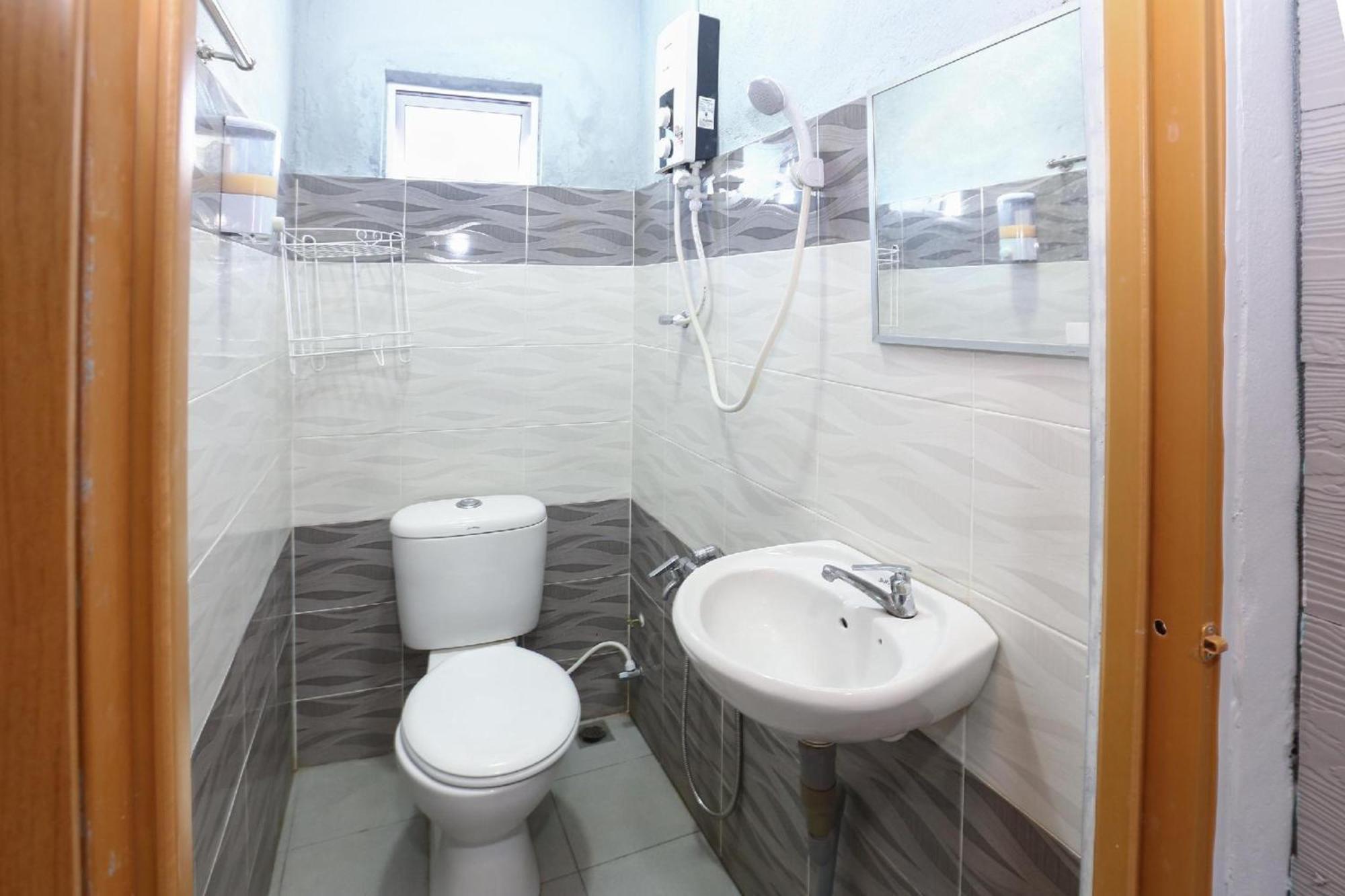 Spot On 89796 D'Noor Budget Inn Kota Bharu Kültér fotó